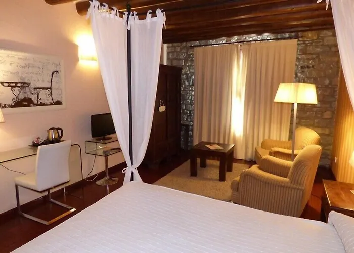 ロス アルコス 2* アインサ