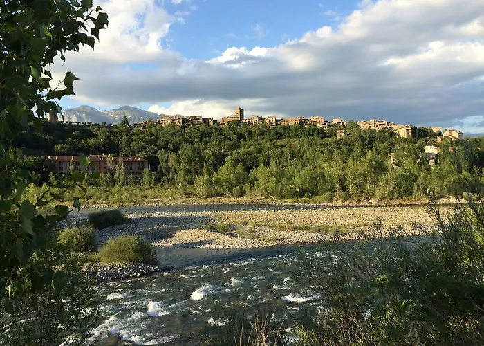 ロス アルコス ホテル アインサ